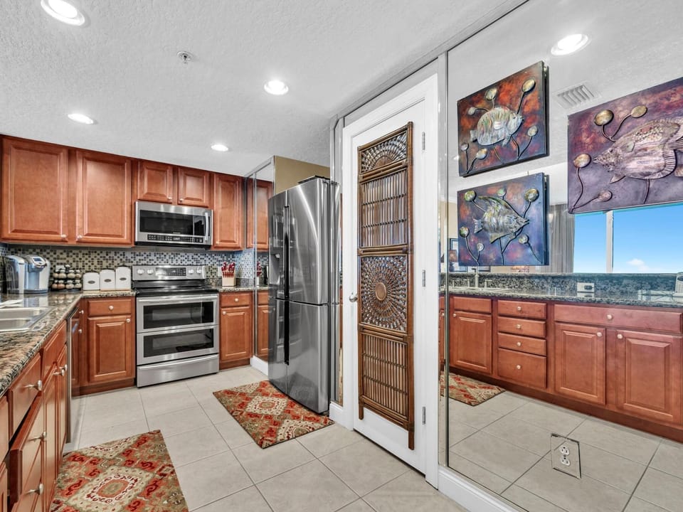 Condo, 1 King Bed with Sofa bed (Palazzo 1405) | Private kitchen | Oven, toaster, cookware/dishes/utensils