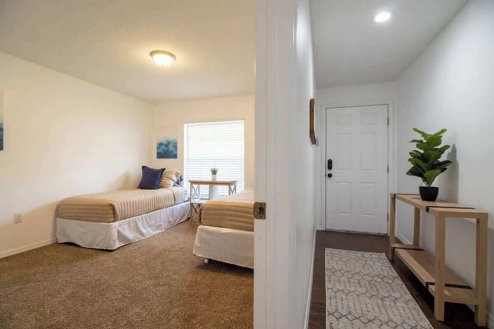 House, Multiple Beds, Patio, Garden View (37135 Grassy Hill ) | 3 bedrooms, individually decorated, individually furnished, bed sheets