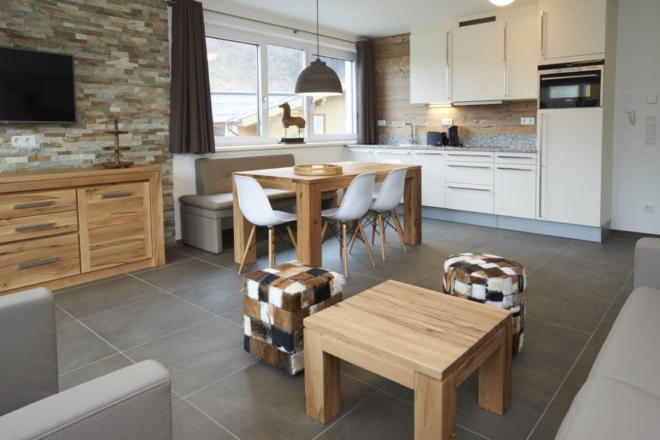 Apartment, 2 Bedrooms, 2 Bathrooms (Excl. 163 EUR cleaning fee) | In-room dining