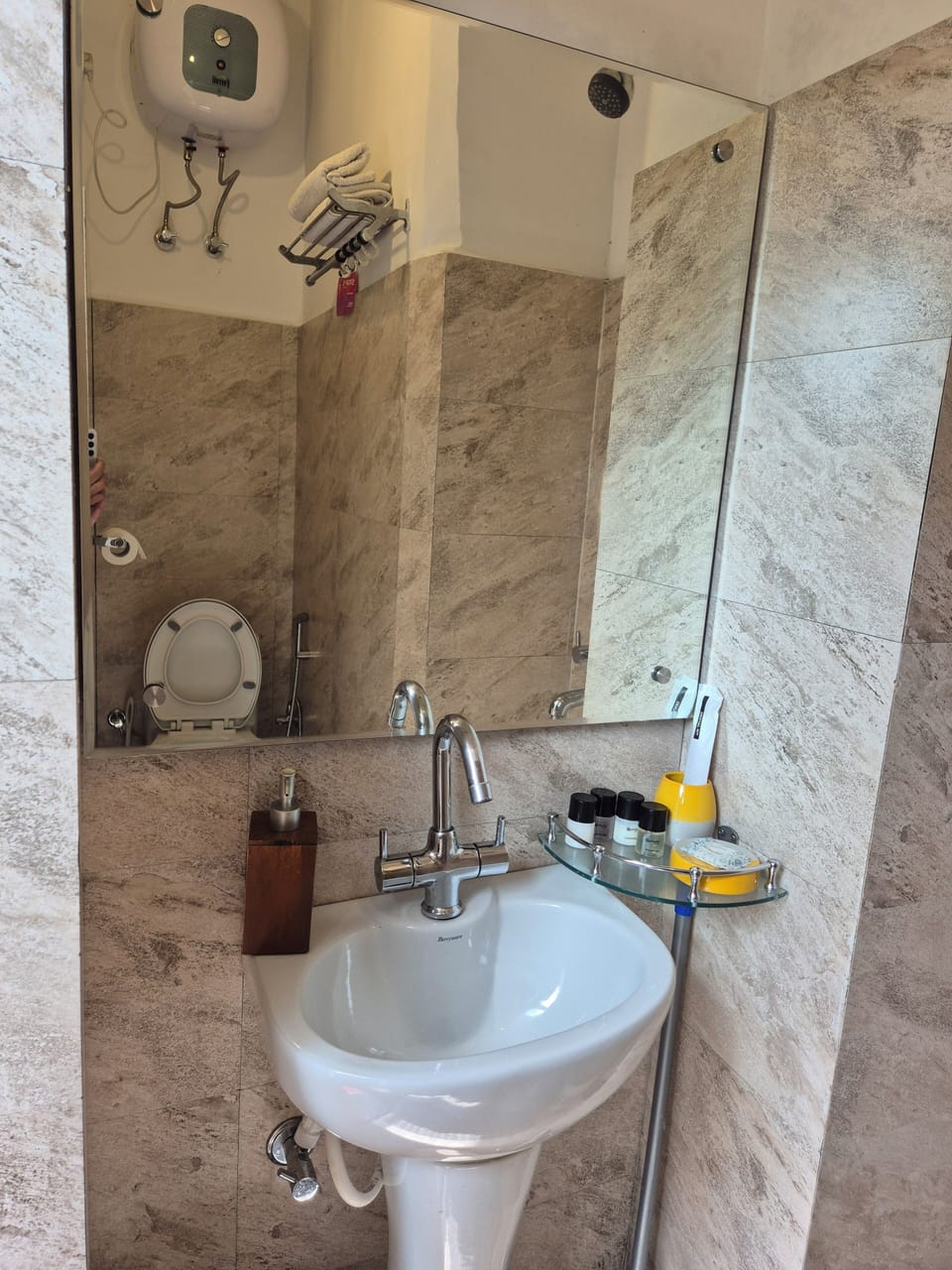 Comfort Twin Room | Bathroom | Shower, towels, soap, shampoo
