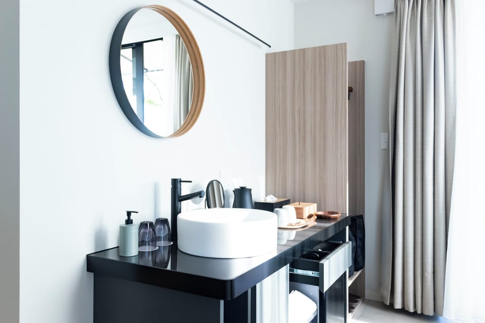 Basic Twin Room, Mountain View | Minibar (free items), in-room safe, blackout drapes, WiFi (free)