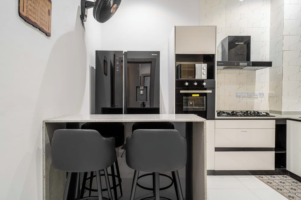 Luxury Apartment, 2 Bedrooms, Balcony, City View | Private kitchen | Full-size fridge, microwave, oven, stovetop