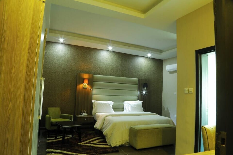 Comfort Room, Balcony, City View | Desk, laptop workspace, blackout drapes, soundproofing