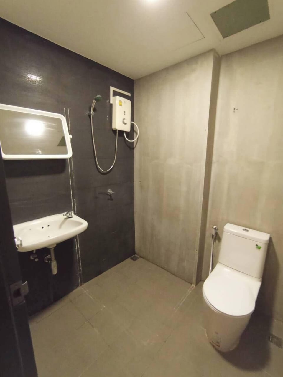 Studio | Bathroom