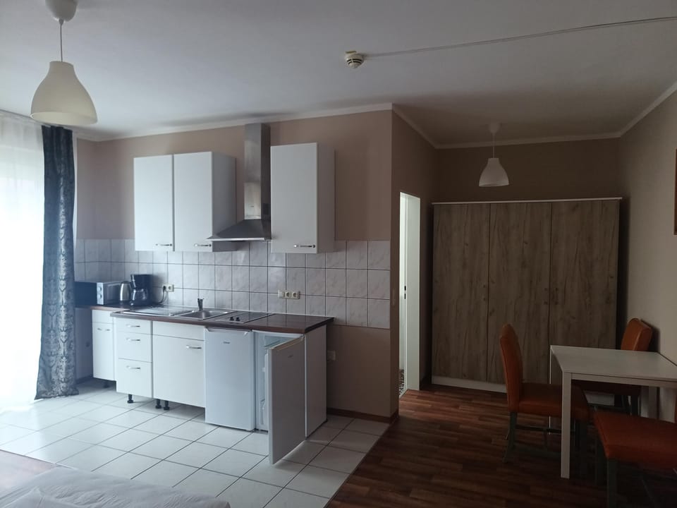 Quadruple Room (#325) | Individually furnished, iron/ironing board, free WiFi, bed sheets
