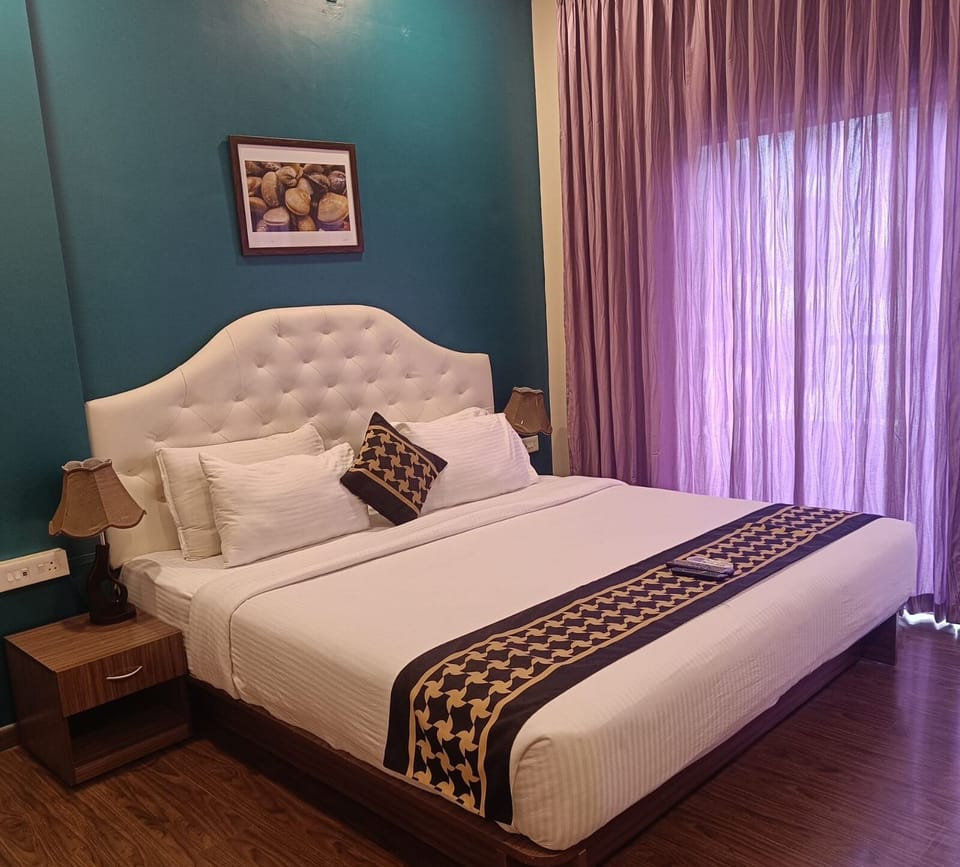 Deluxe Double Room, Balcony | Iron/ironing board, free WiFi
