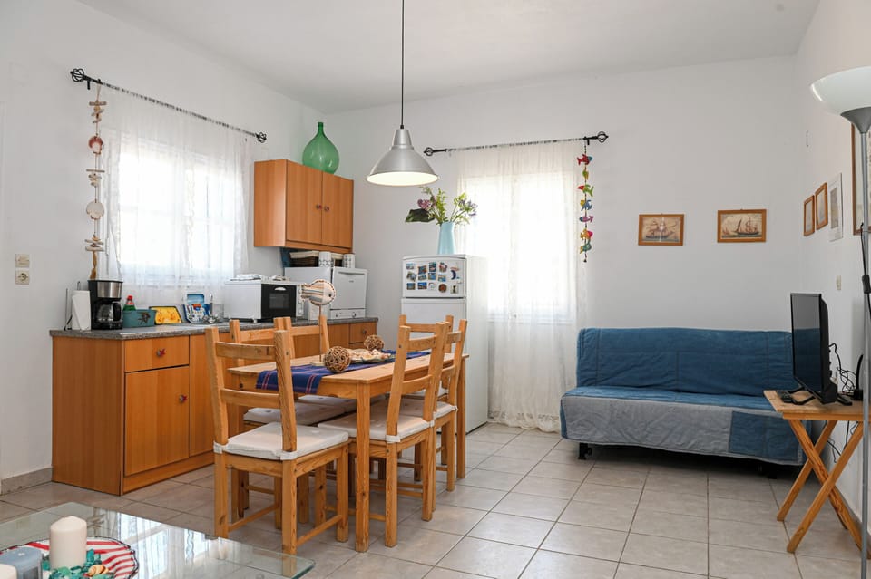 Family Apartment, Sea View | Private kitchen