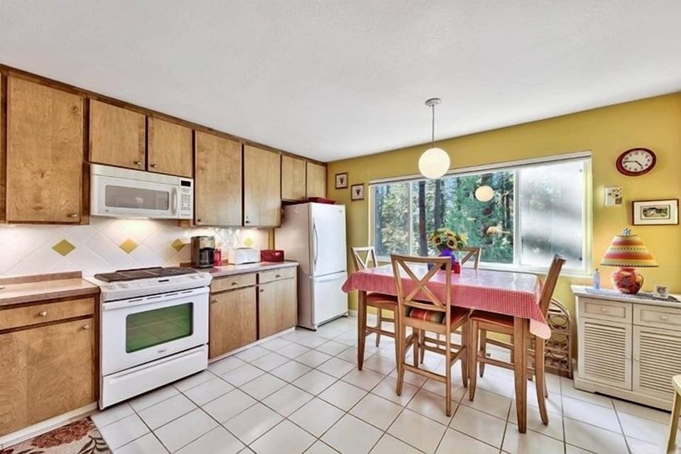 Condo, 2 Bedrooms | Private kitchen
