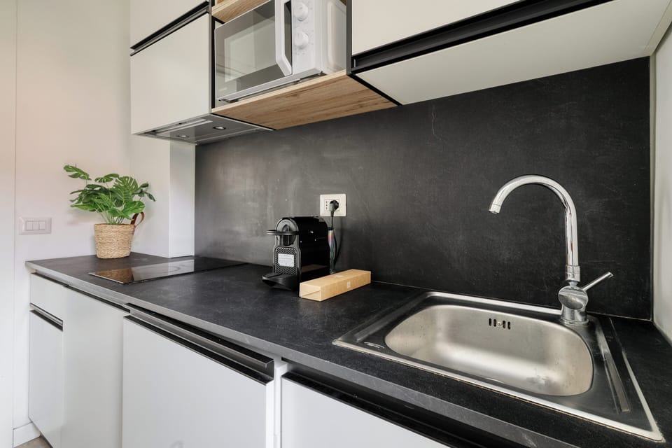 Apartment, 2 Bedrooms, Balcony | Private kitchen | Fridge, microwave, oven, stovetop