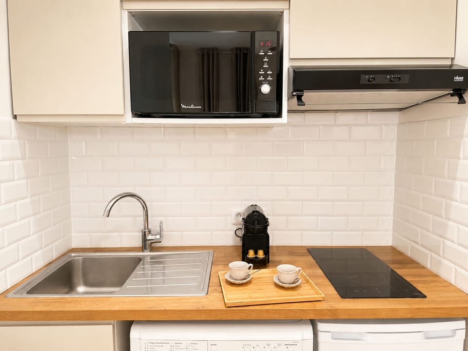 Premium Studio, Courtyard View | Private kitchen | Espresso maker, electric kettle, toaster, freezer