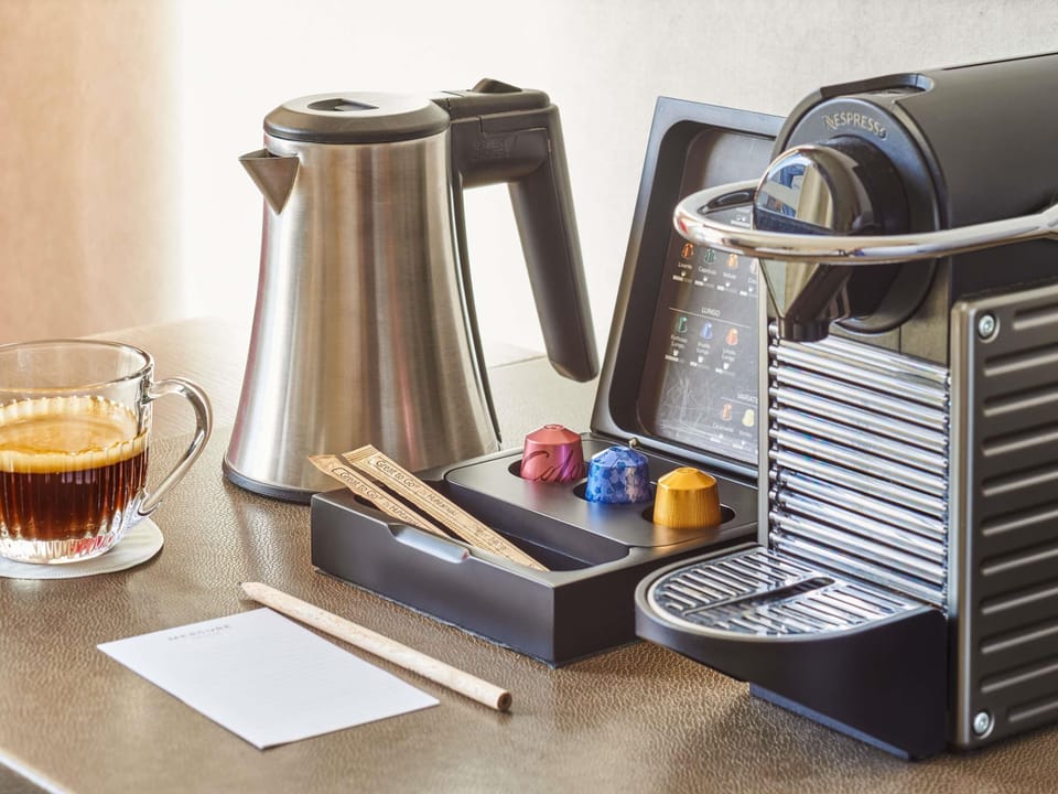 Premium bedding, in-room safe, desk, blackout drapes