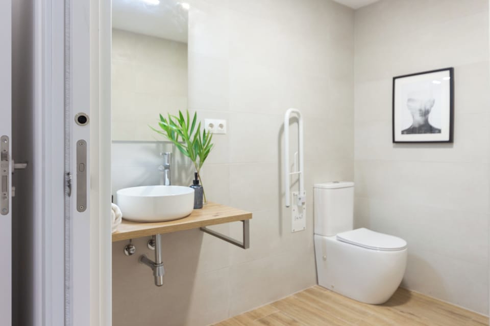 Basic Studio, Patio | Bathroom | Shower, hair dryer, towels