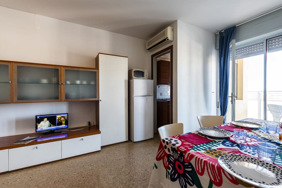 Apartment, 2 Bedrooms, Balcony, Ocean View | Living room