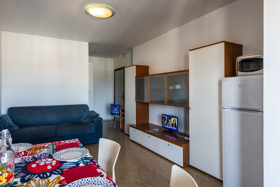 Apartment, 2 Bedrooms, Balcony, Ocean View | Living room