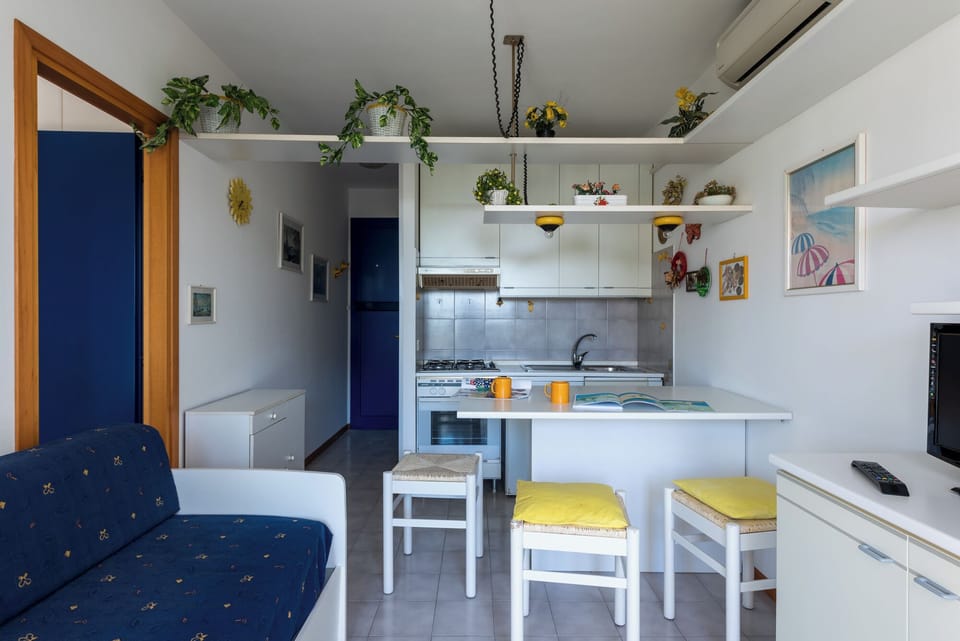 Apartment, 1 Bedroom, Balcony | Living room