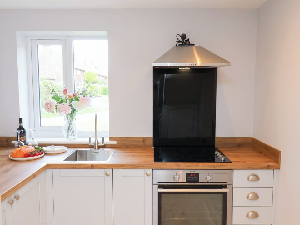 Fridge, cookware/dishes/utensils