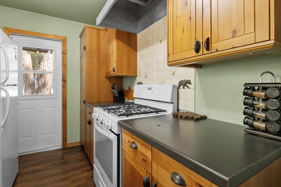 Electric kettle, toaster