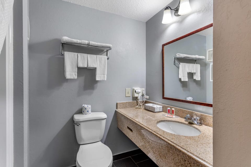 Standard Room, 1 Queen Bed, Non Smoking | Individually decorated, individually furnished, desk, laptop workspace