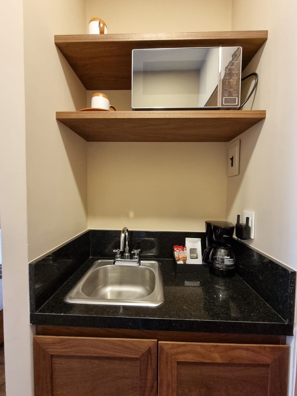 Comfort Double Room, Balcony, City View | Private kitchen | Mini-fridge, microwave, cookware/dishes/utensils