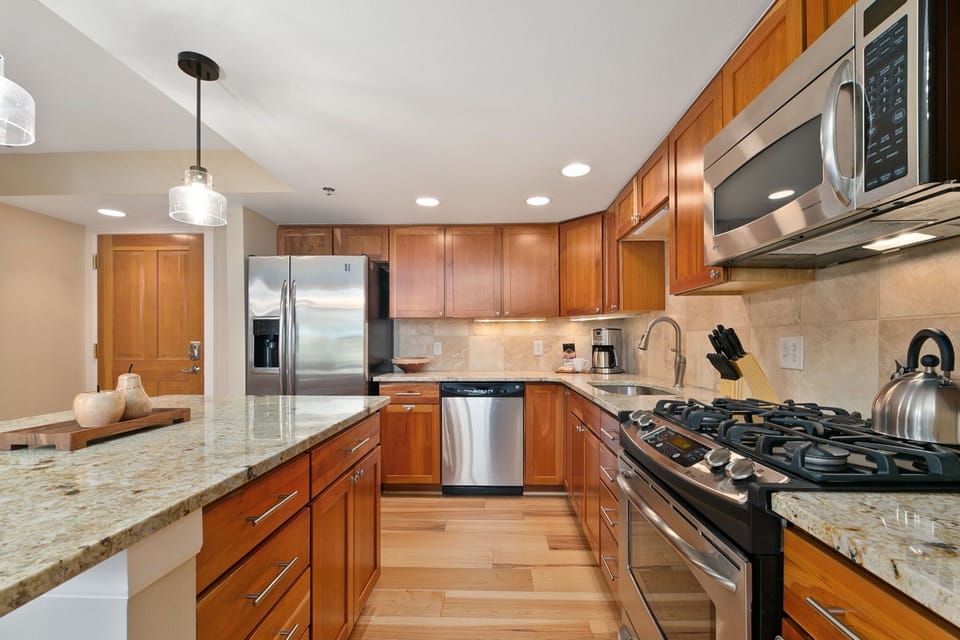 Condo, Multiple Beds, Balcony, Garden View (409 Mason Court #224) | Private kitchen | Fridge, microwave, oven, stovetop