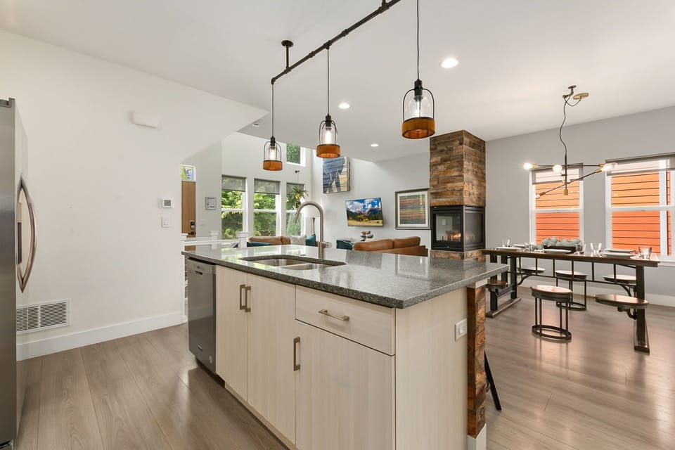House, Multiple Beds, Hot Tub, Mountain View (226 Cajetan Street) | Private kitchen | Fridge, microwave, oven, stovetop