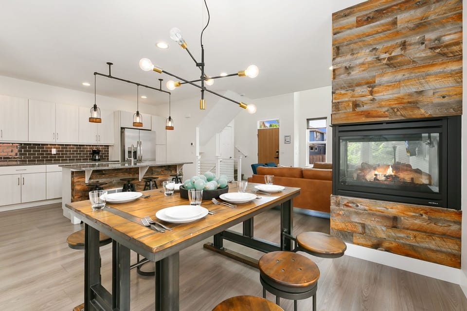 House, Multiple Beds, Hot Tub, Mountain View (226 Cajetan Street) | Dining