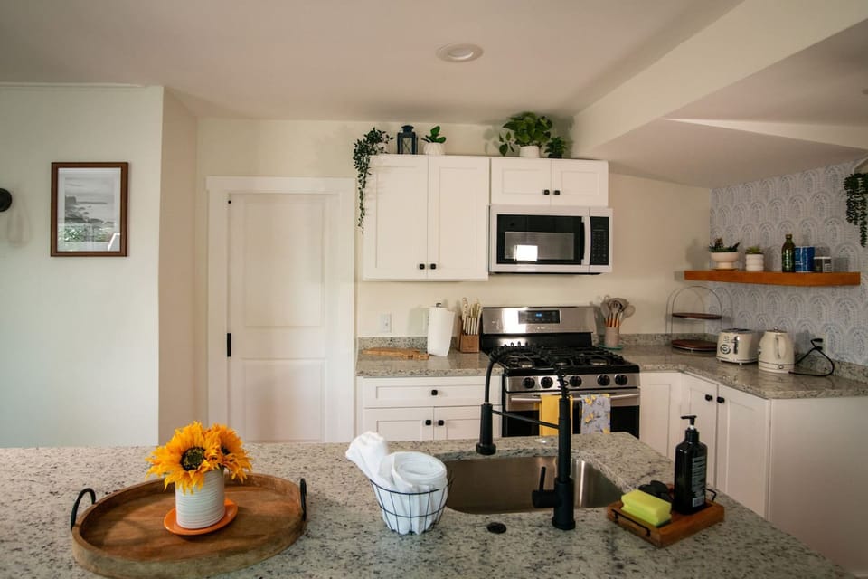 House | 3 bedrooms, desk