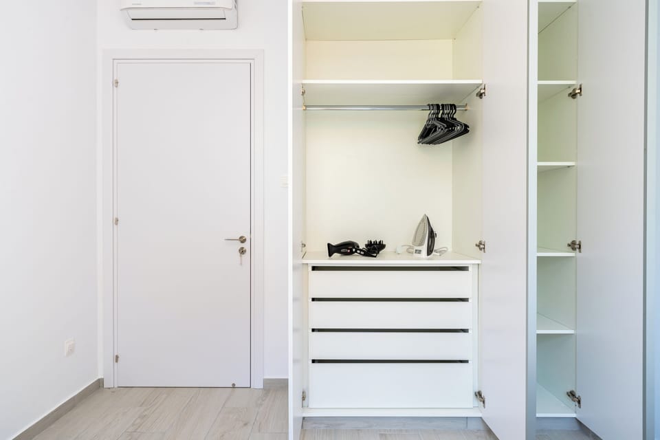 Apartment, 2 Bedrooms, Kitchen, City View | Wardrobe