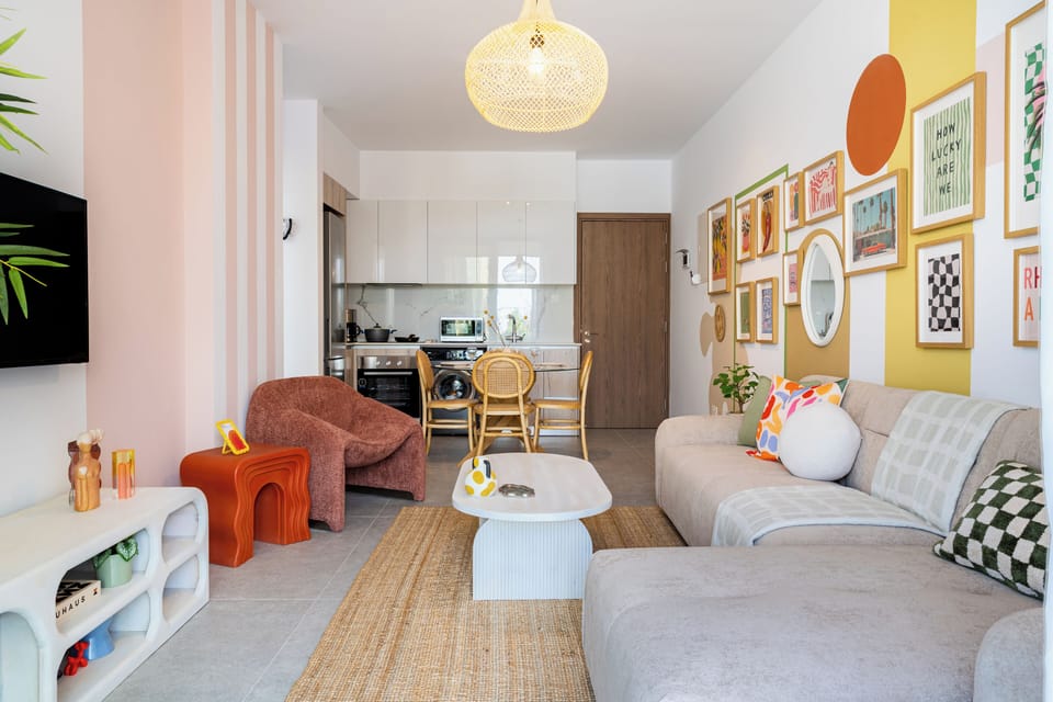 Apartment, 1 Double Bed, Kitchen, City View | Living room | 43-inch Smart TV with digital channels, streaming services