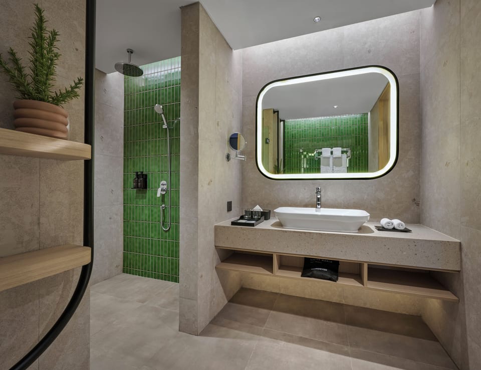 Deluxe Room | Bathroom