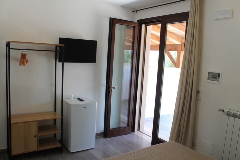 In-room safe, blackout drapes, free WiFi