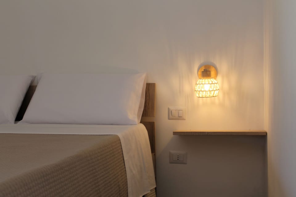 In-room safe, blackout drapes, free WiFi