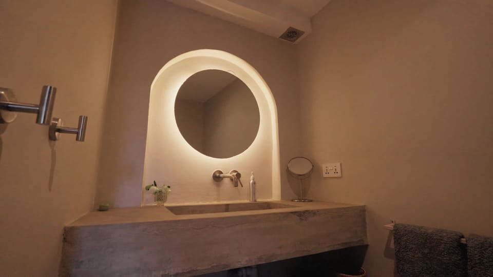 Design Suite, Garden View | Bathroom | Shower, towels, soap, shampoo