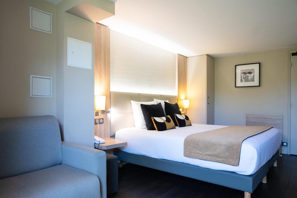 Standard Room, Multiple Beds | Premium bedding, in-room safe, individually furnished, desk