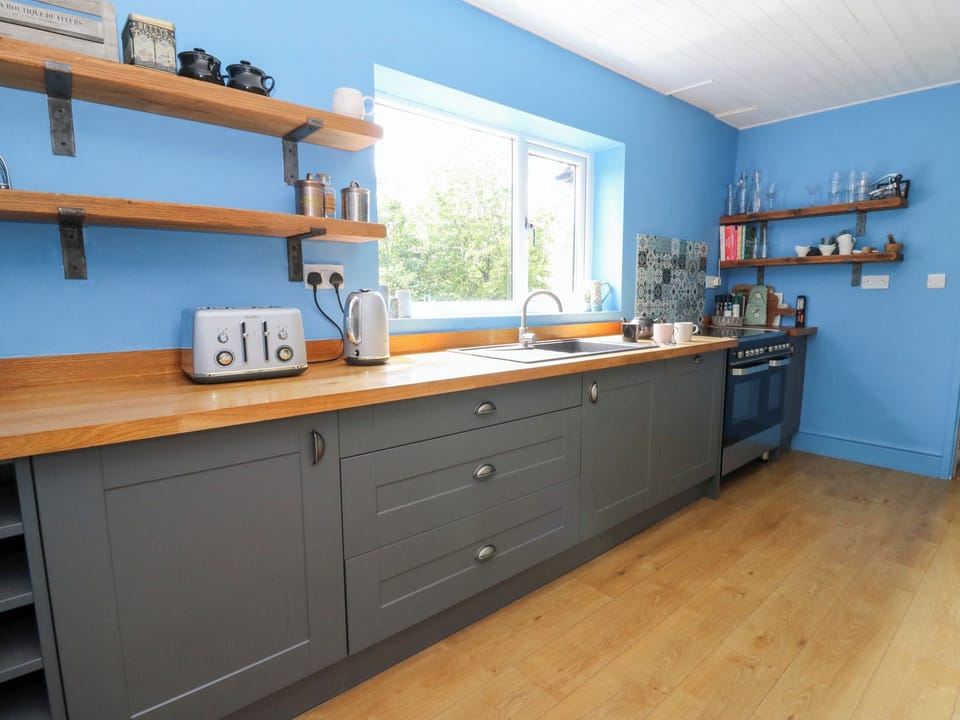 Dishwasher, cookware/dishes/utensils