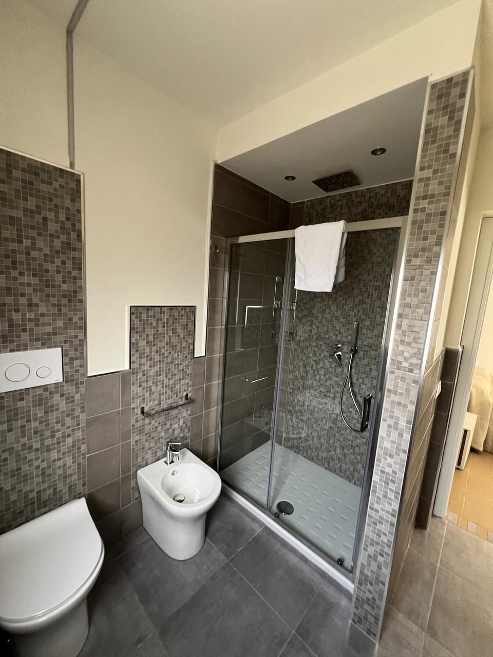 Junior Suite, Sea View | Bathroom | Free toiletries, hair dryer, bidet, towels