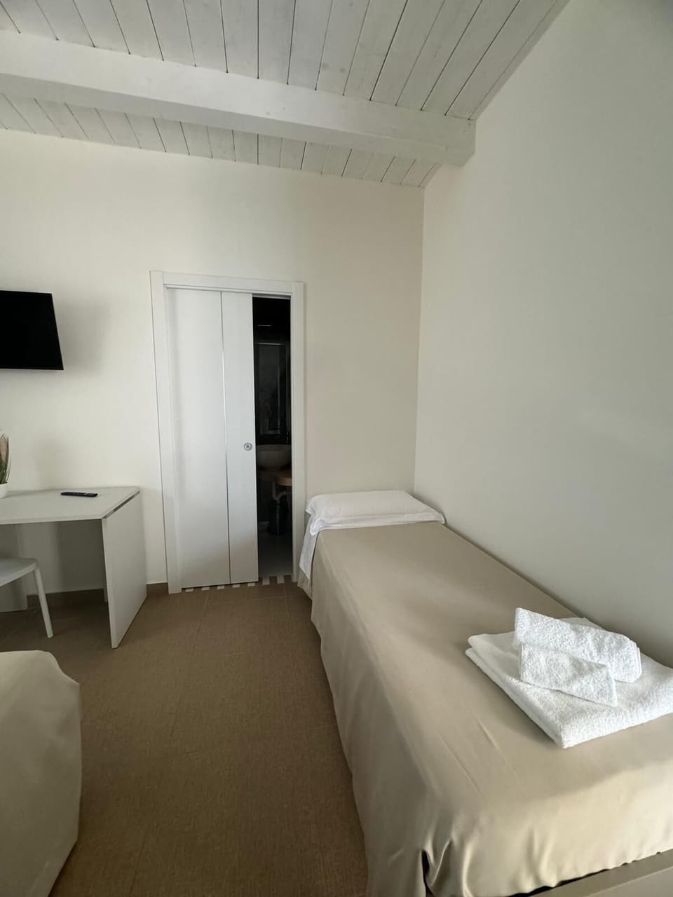 Comfort Triple Room, Balcony, Courtyard View | Desk, laptop workspace, WiFi (free)