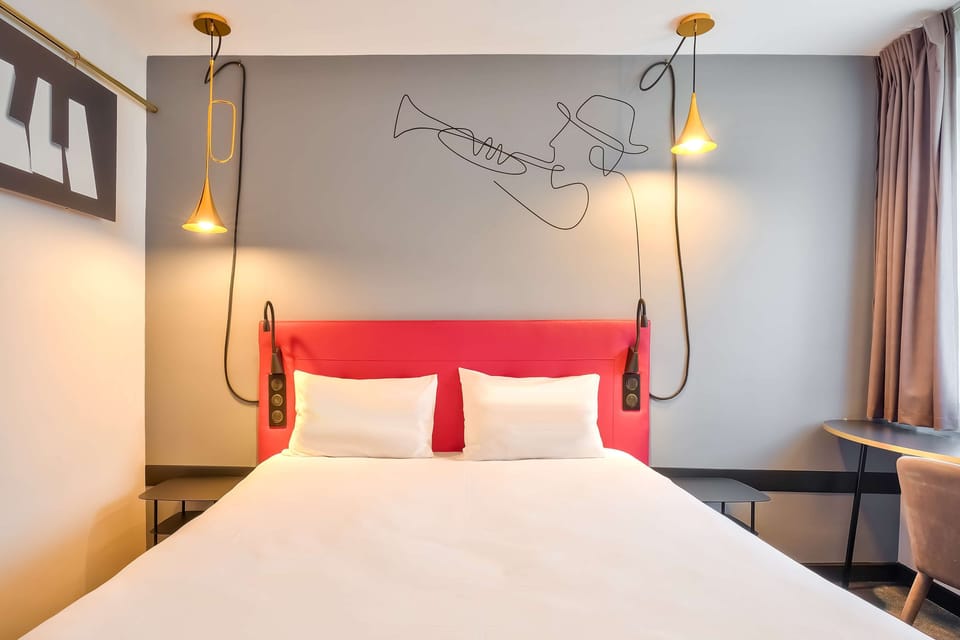 Standard Room, 1 Double Bed | 1 bedroom, premium bedding, desk, blackout drapes