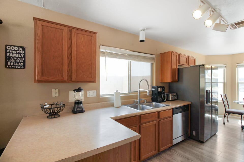House, 3 Bedrooms | Private kitchen | Fridge, oven, coffee/tea maker, toaster
