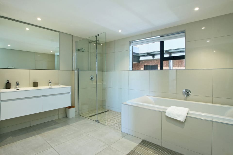 Apartment, Balcony, City View | Bathroom