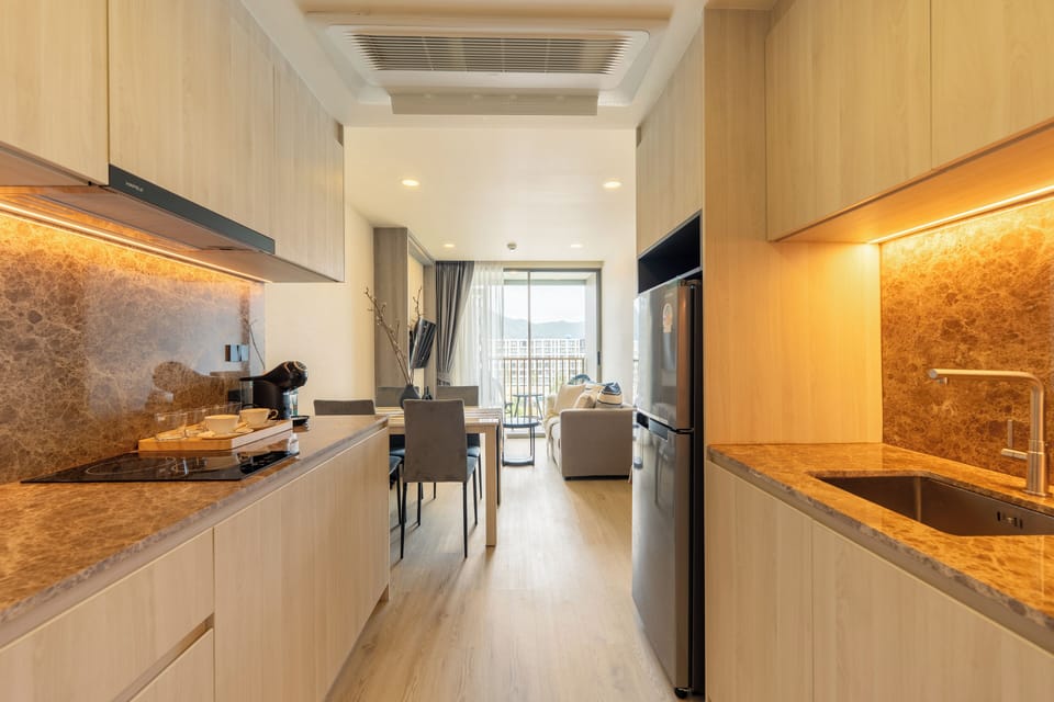 Deluxe Suite | Living area | 43-inch flat-screen TV with digital channels