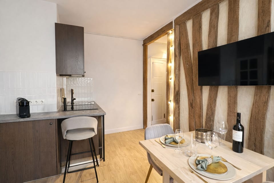 Signature Studio, Courtyard View | Living area | 80-cm Smart TV with digital channels