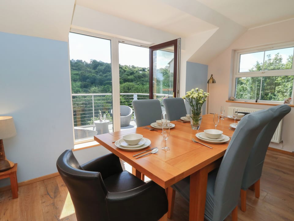 Cottage | Dining