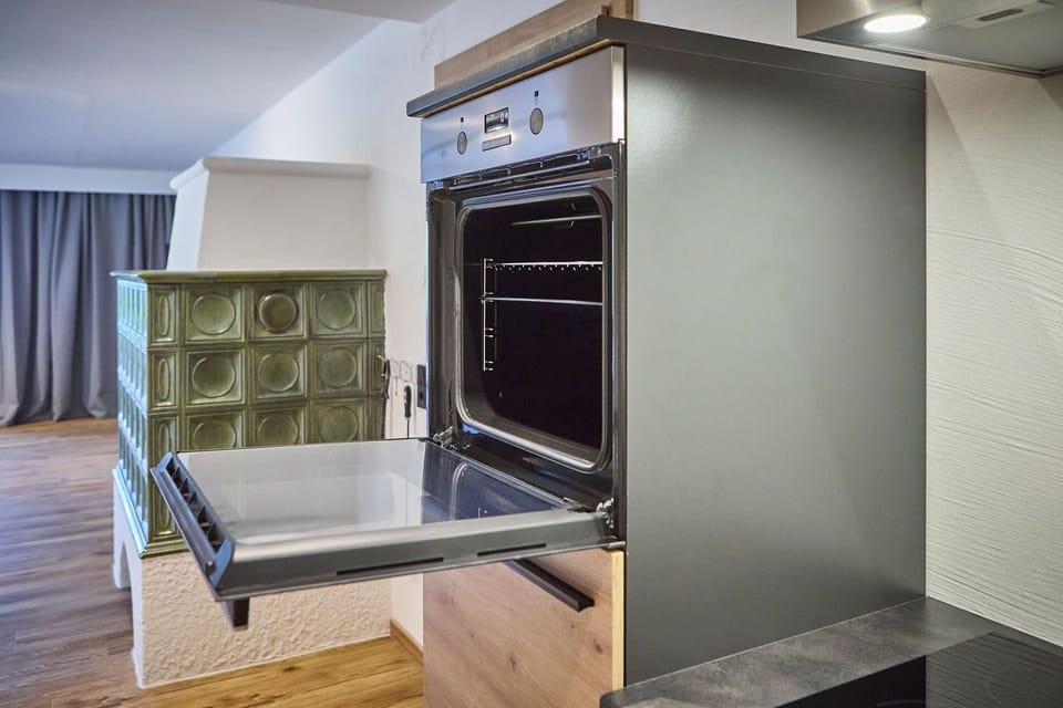Comfort Apartment, 2 Bedrooms, Mountain View | Private kitchen | Coffee/tea maker, electric kettle, toaster