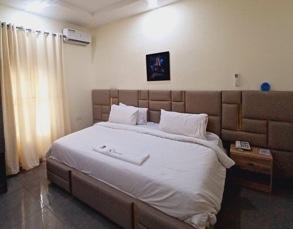 Basic Suite, City View