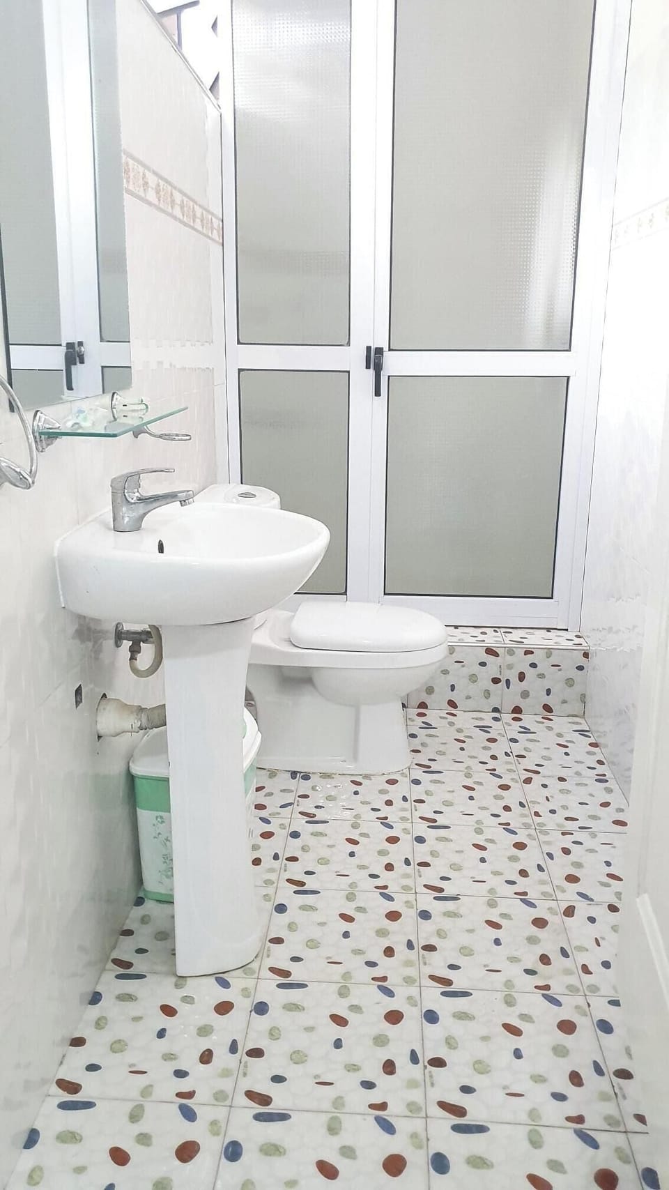 Deluxe Single Room | Bathroom | Shower, towels, soap, toilet paper