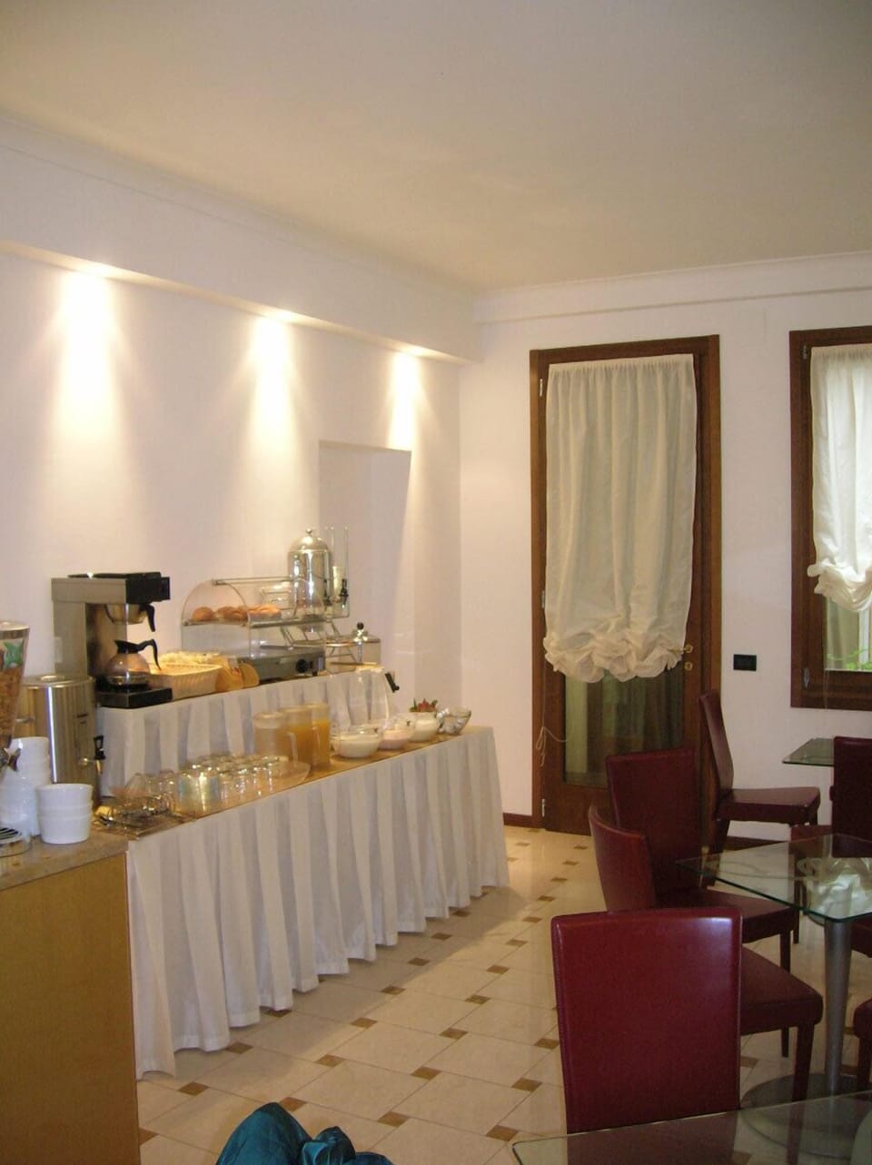 Breakfast area