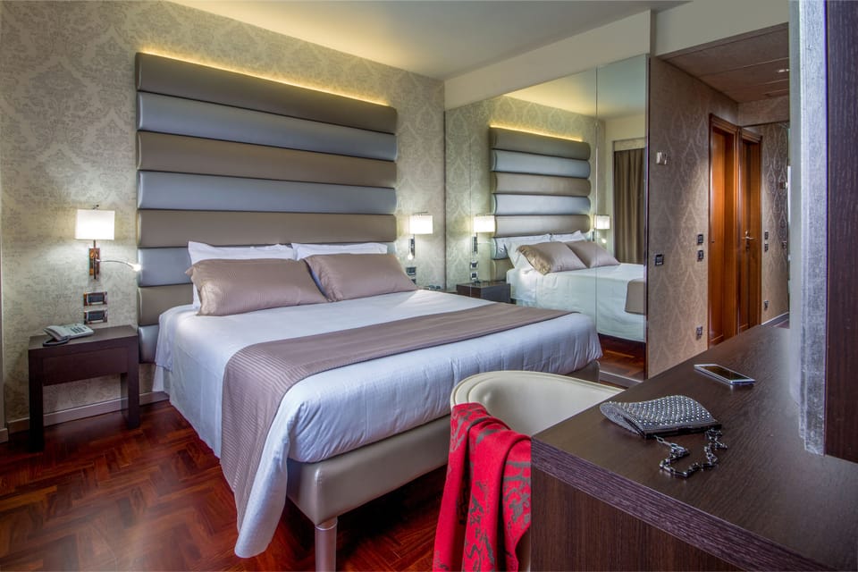 Junior Suite | Premium bedding, minibar, in-room safe, desk
