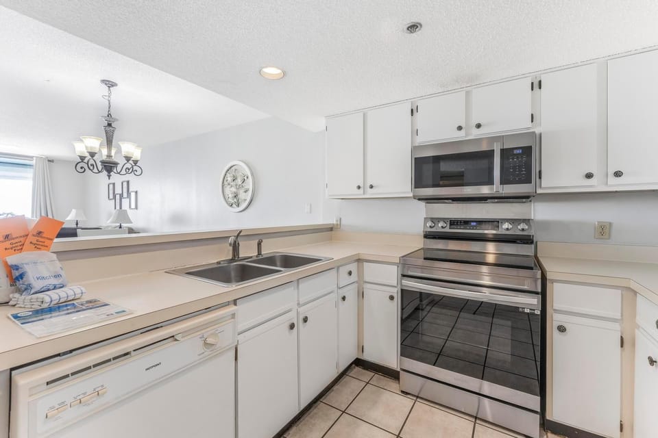 Condo, Multiple Beds (Summerchase 1103) | Private kitchen | Oven, toaster, paper towels