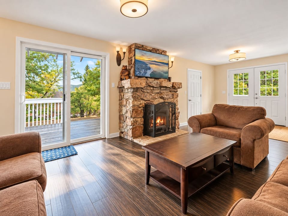House, Patio, Mountain View | Living area | Flat-screen TV